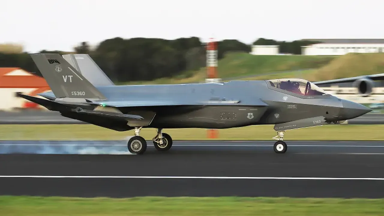 Hollanda Savunma Bakanı F-35in sırrını açık etti!  iPhone gibi kilidi kırılır