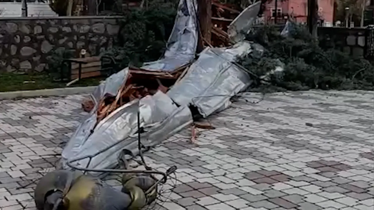 Isparta’da şiddetli fırtına! Minare kubbesi büyük gürültüyle yere düştü