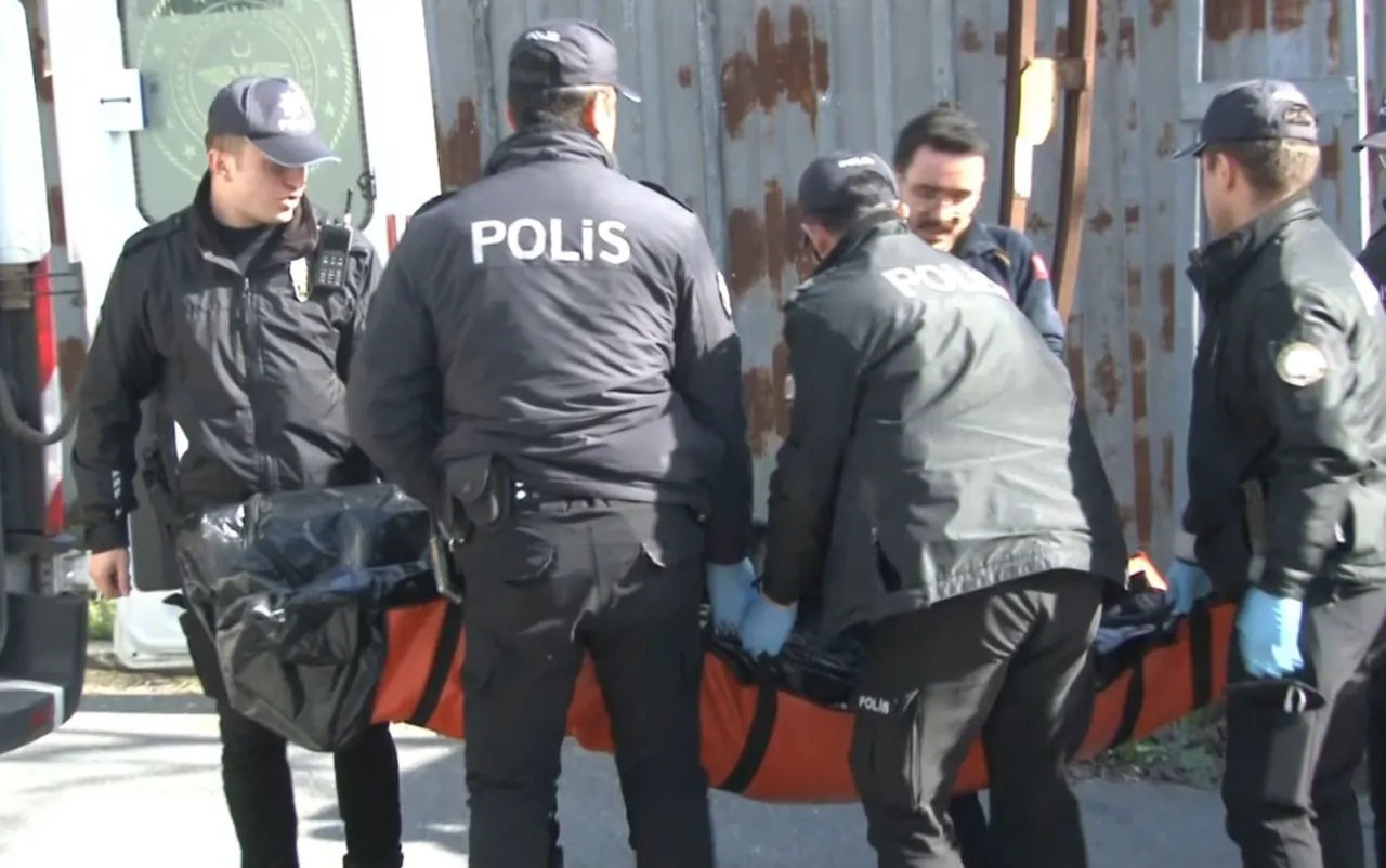 İstanbul'da korkunç olay! Boş arazide erkek cesedi bulundu