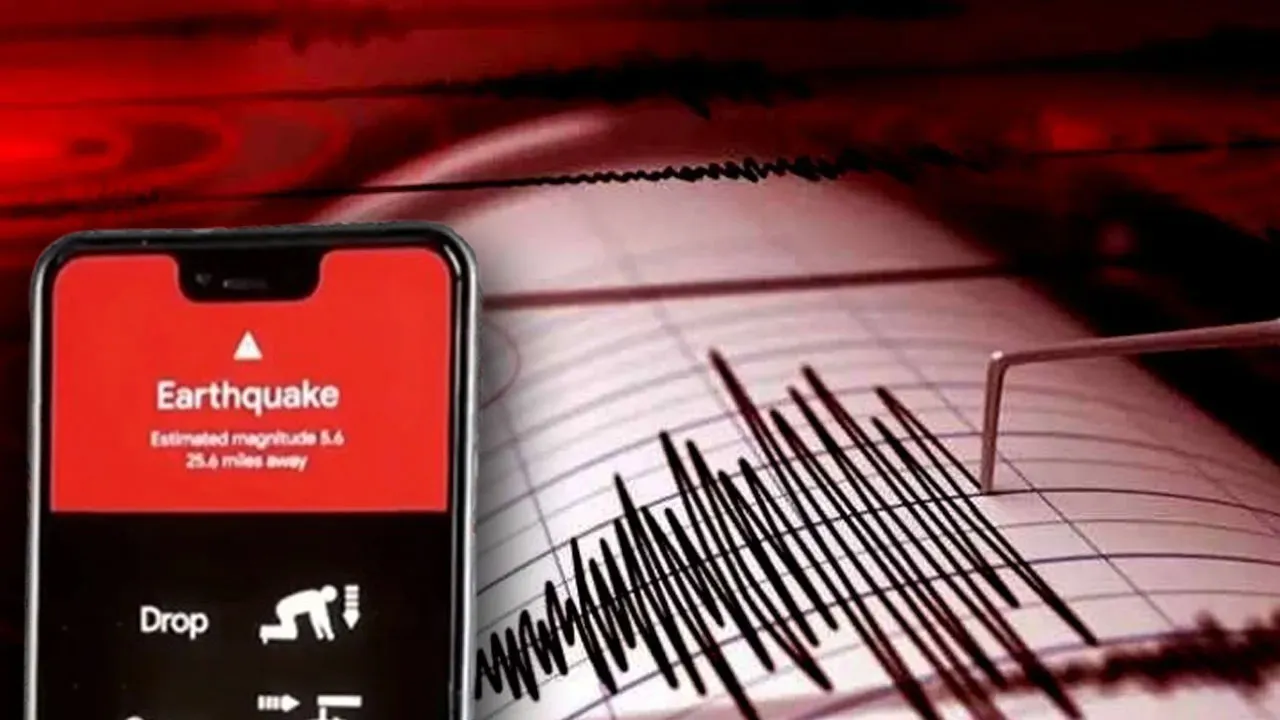 İstanbullular gece yarısı gelen deprem bildirimi ile panikledi! AFAD'dan açıklama geldi