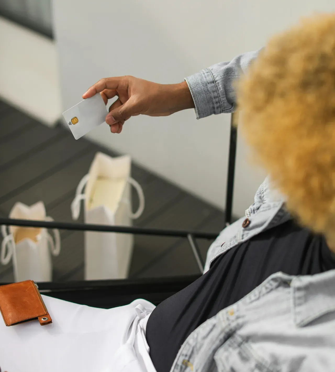 Lüks markalar alarm veriyor! Kârlar çakıldı, çözüm arıyorlar