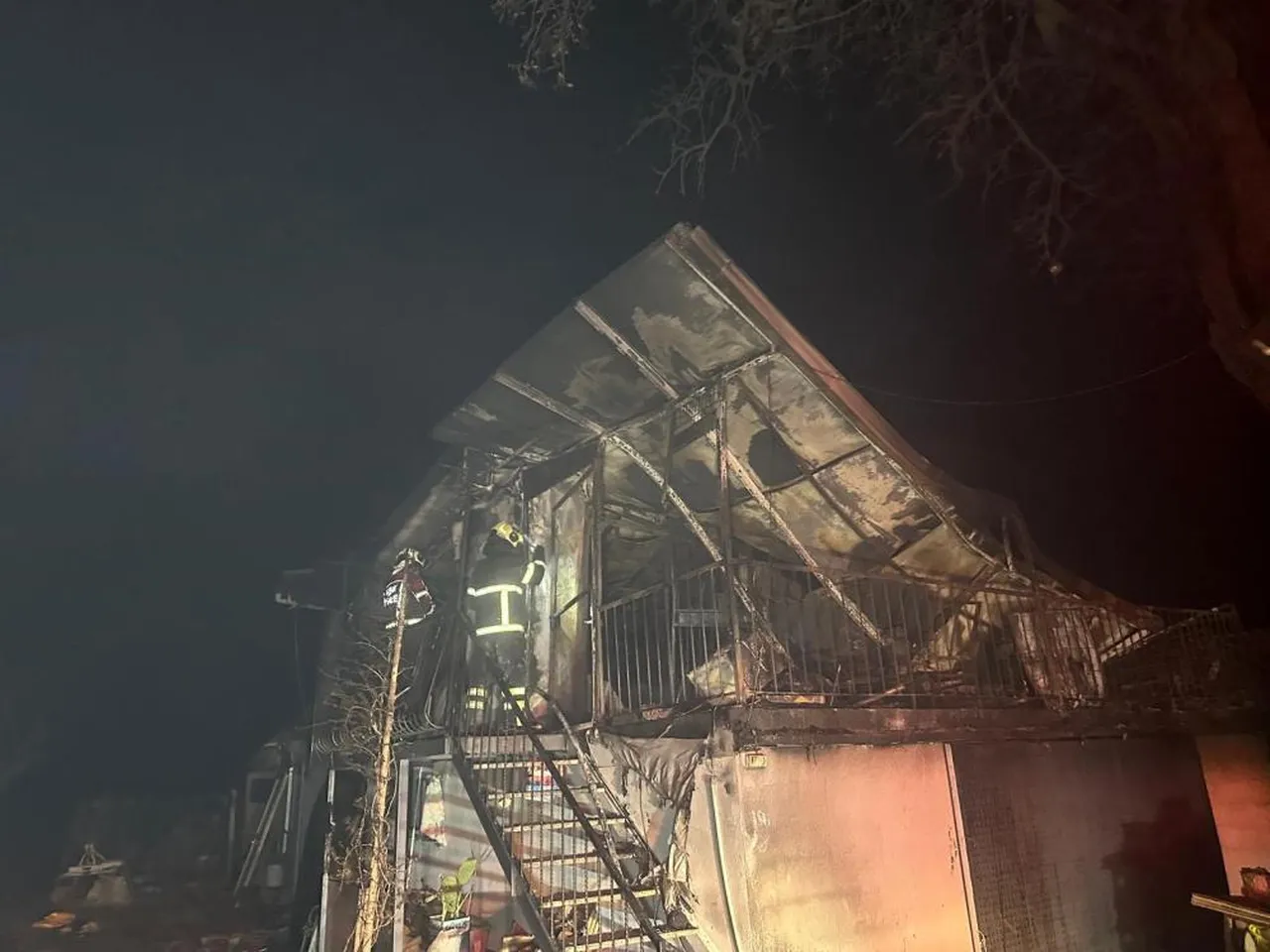 Prefabrik evde yangın faciası! Karı-koca canından oldu