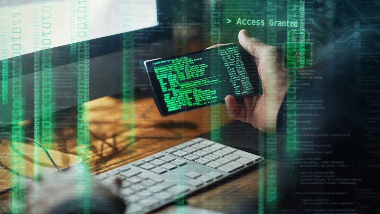 Reklamla bulaşıp fısıltınızdan veri çalıyor! Mossad'ın 'aklama' operasyonu kan dondurdu