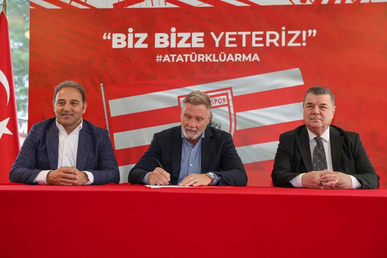 Thorsten Fink: Hedefimiz kulübü daha yukarıya taşımaktır