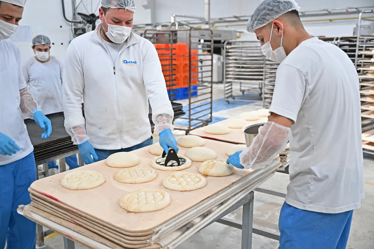 Antalya Halk Ekmekte ramazan pidesi fiyatı belli oldu