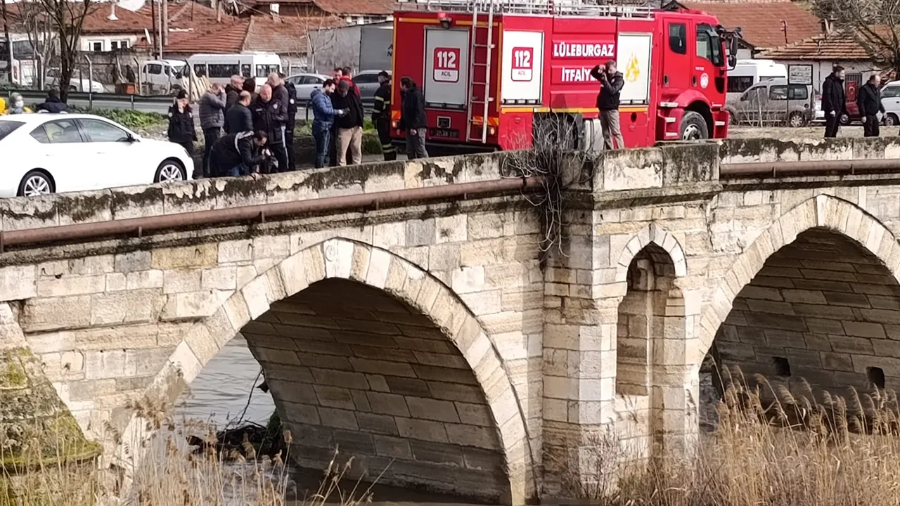 Dere yatağında kimliği belirsiz ceset bulundu