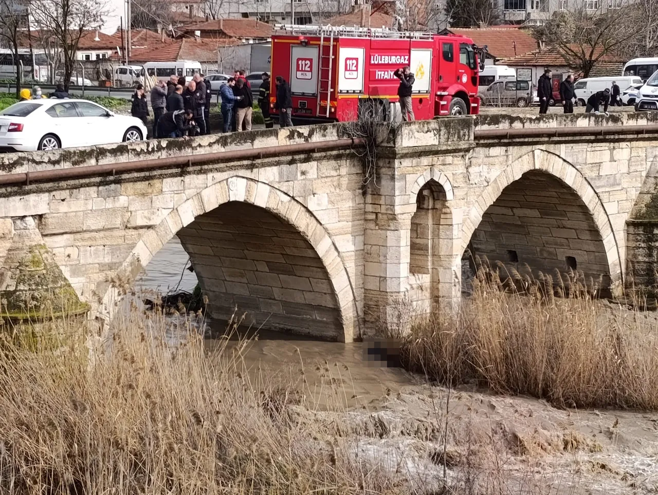 Dere yatağında kimliği belirsiz ceset bulundu