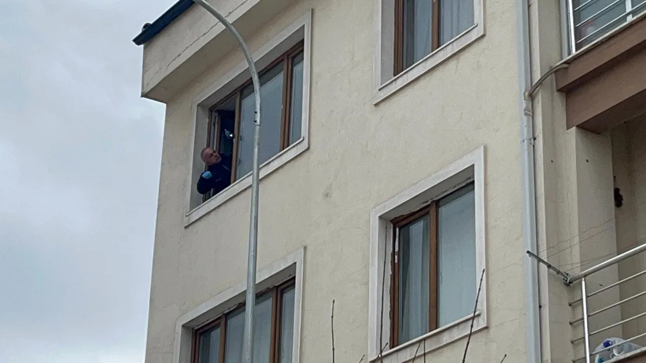 Eskişehir’de yürekleri ağza getiren olay! 12 yaşındaki çocuk camdan düştü