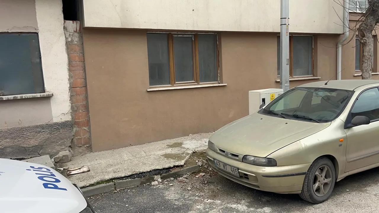 Eskişehir’de yürekleri ağza getiren olay! 12 yaşındaki çocuk camdan düştü