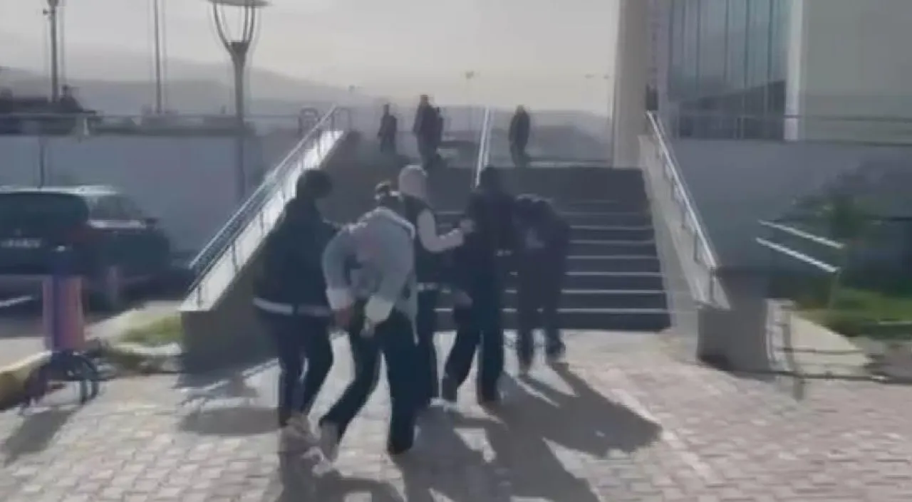 Hatay'da aile boyu hırsızlık! Kozmetik mağazasına dadandılar, 1.2 milyon TL'lik ürün çaldılar