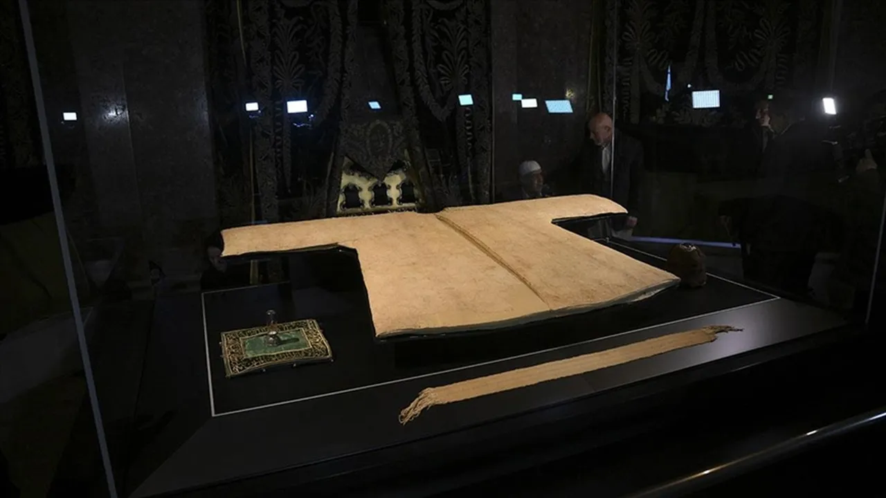 Hırka-i Şerif ziyaret tarihleri ve saatleri belli oldu! Hırka-i Şerif nerede, ne zamana kadar görülebilecek?