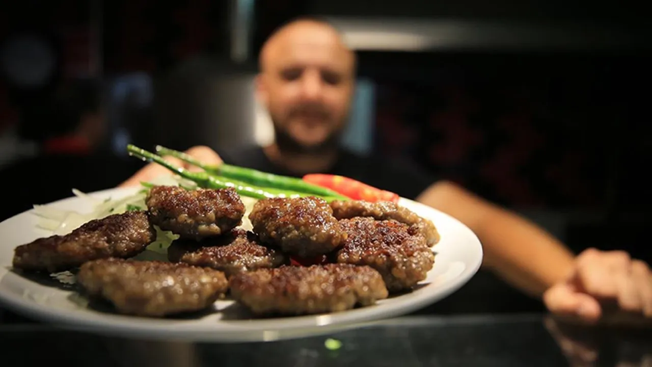 'Köfte ve salata 22 bin TL' iddiası asılsız çıktı! Bakanlık gerçeği açıkladı