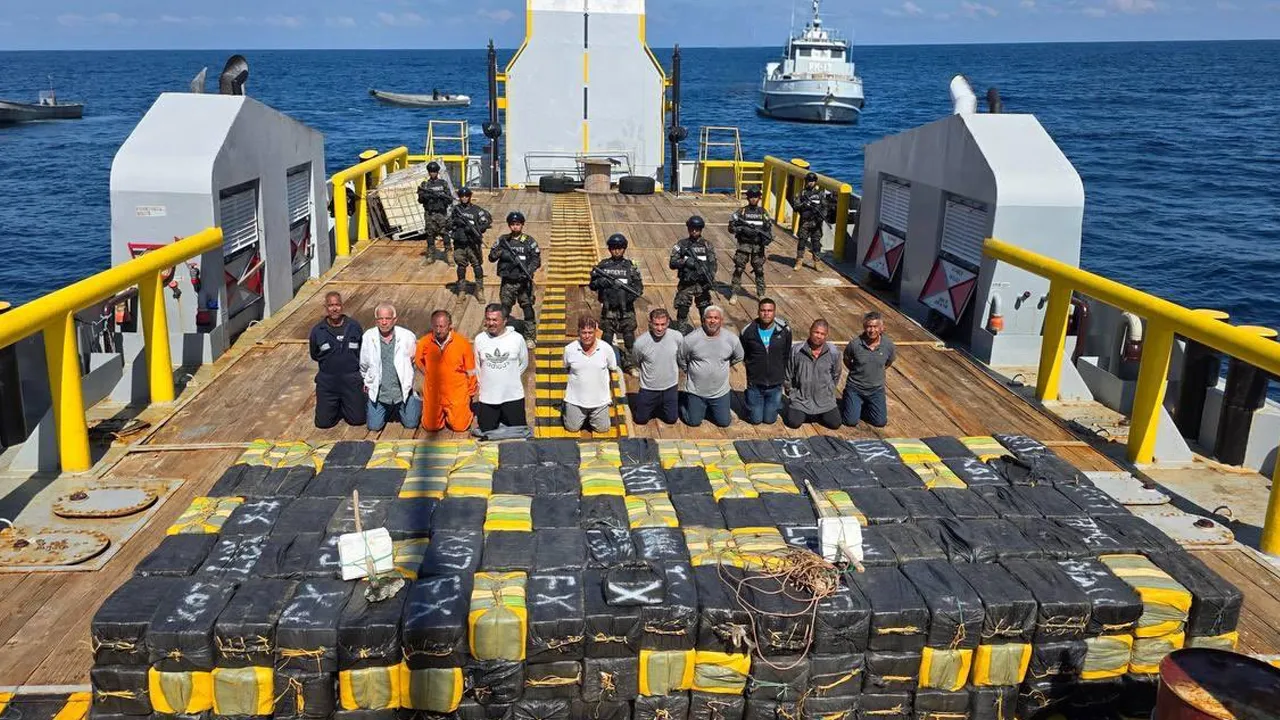 Pasifik açıklarında 6 tondan fazla kokain ele geçirildi! Değeri 165 milyon dolar