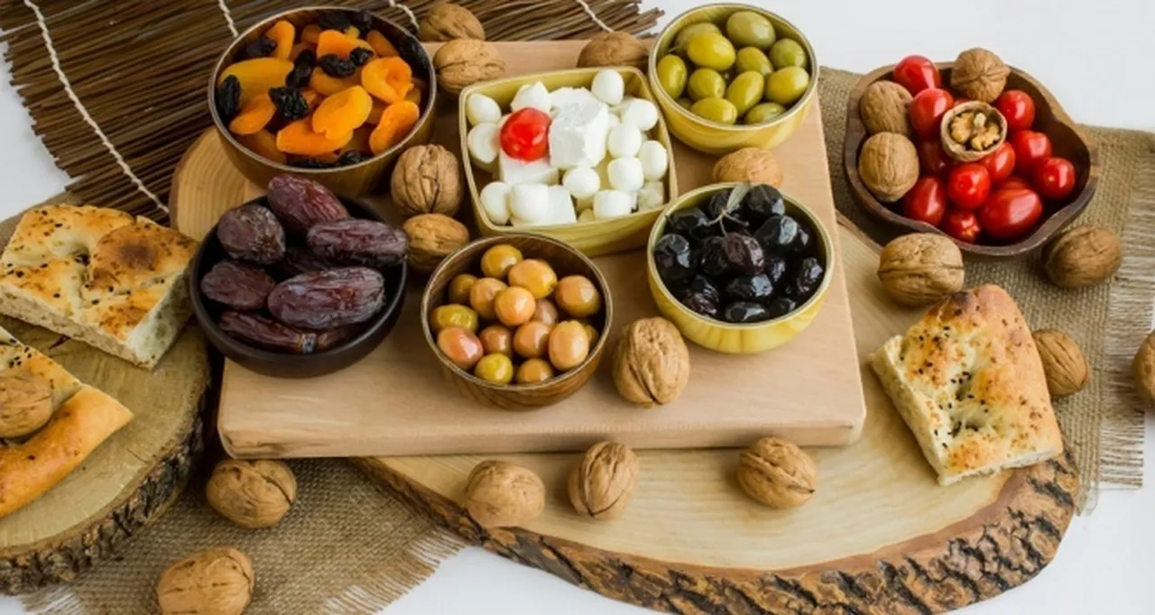 Ramazan’da hangi gıda tok tutar? Kaç bardak su içilmeli?