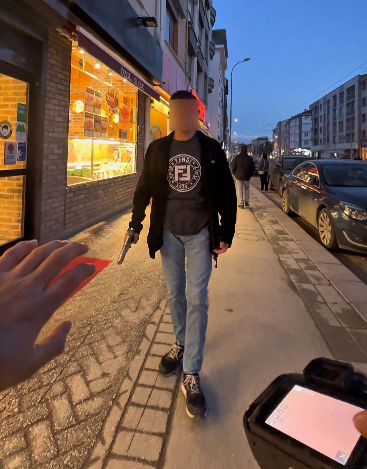 Sokak fotoğrafçısına silah çekmişti! 1764 lira ceza kesildi