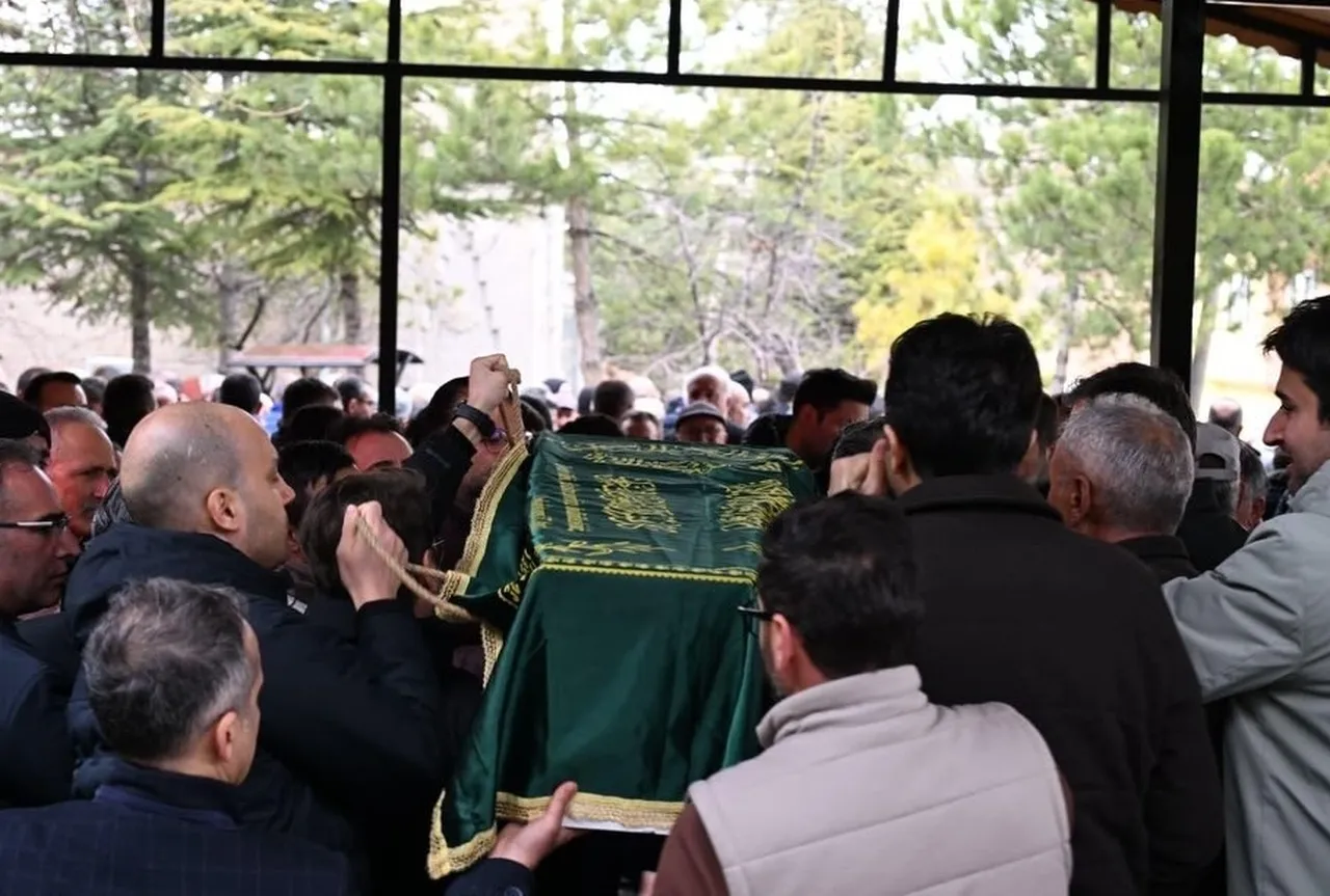 Yaya geçidinde cinayet gibi kaza! Bebek arabasındaki Mahmut can verdi