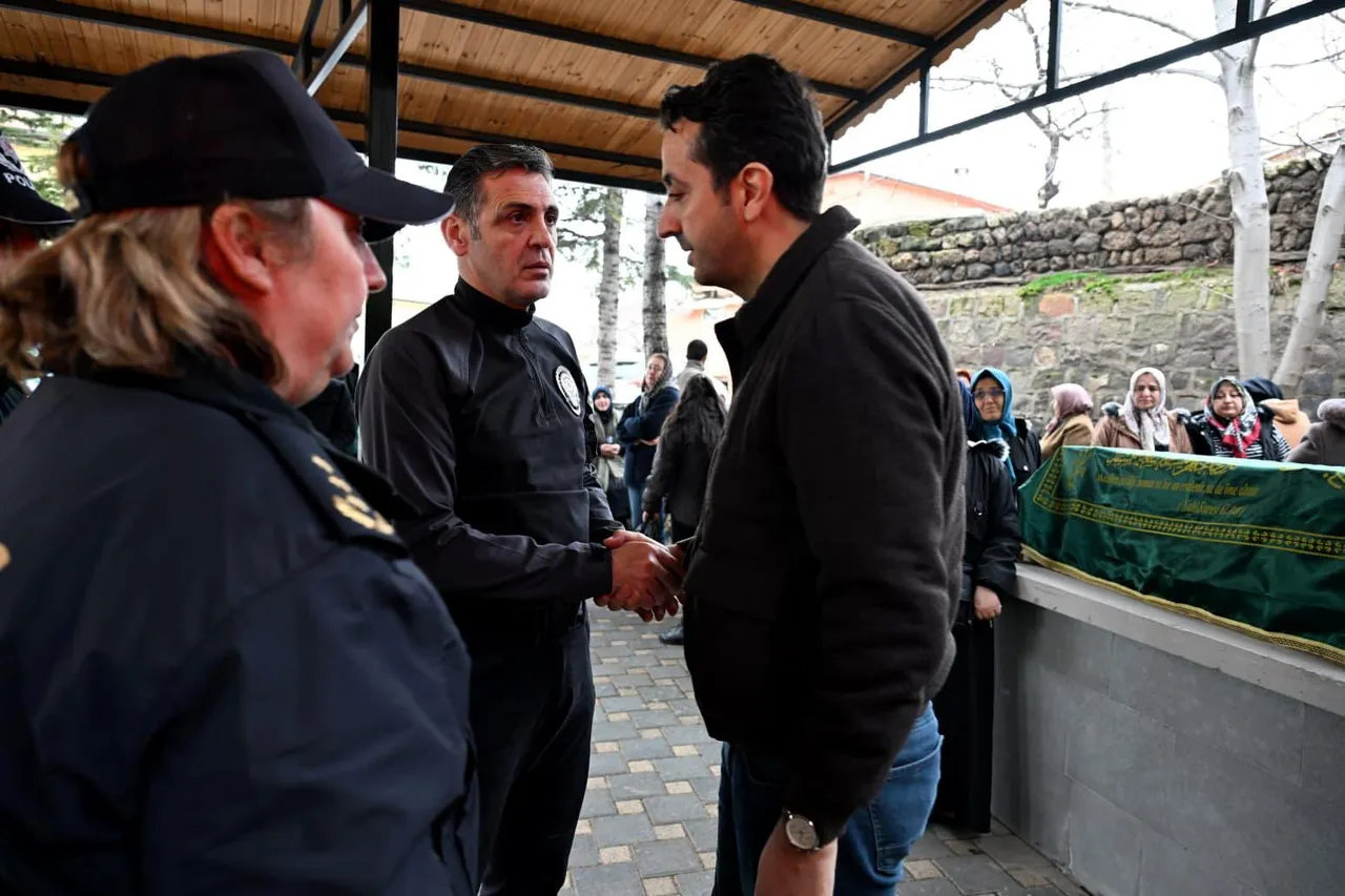 Yaya geçidinde cinayet gibi kaza! Bebek arabasındaki Mahmut can verdi