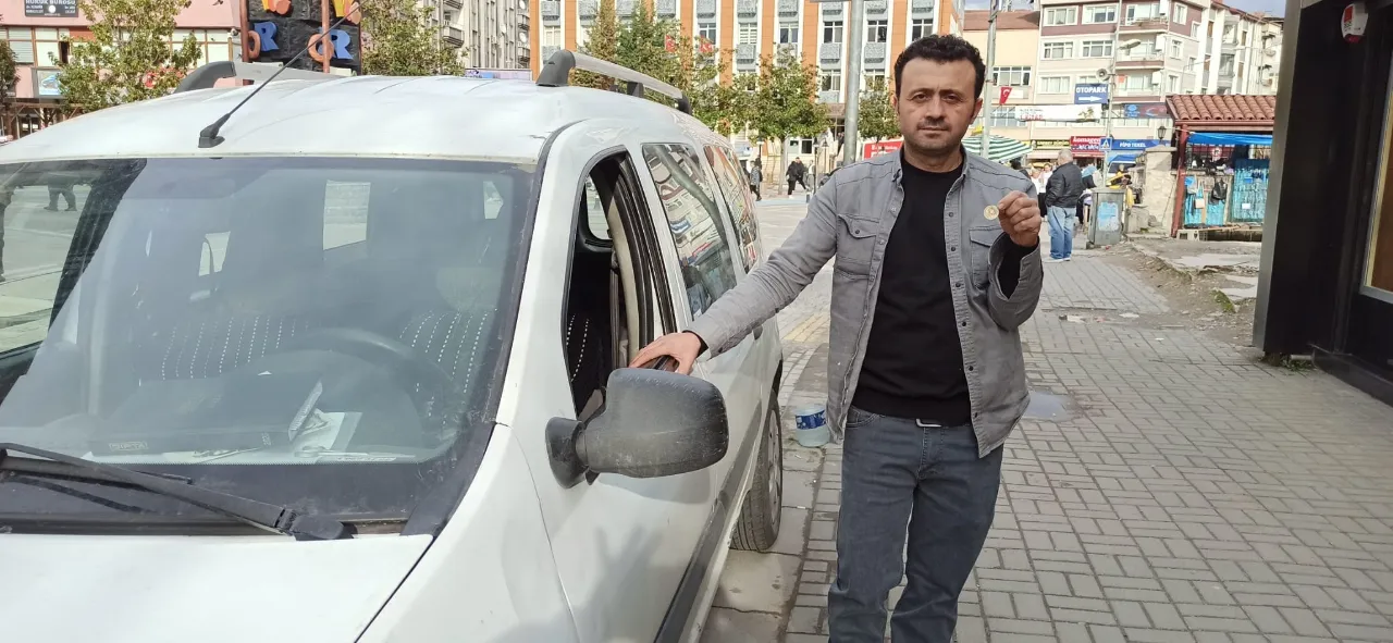 2012 model aracını satışa çıkardı! Para değil, altın istiyor