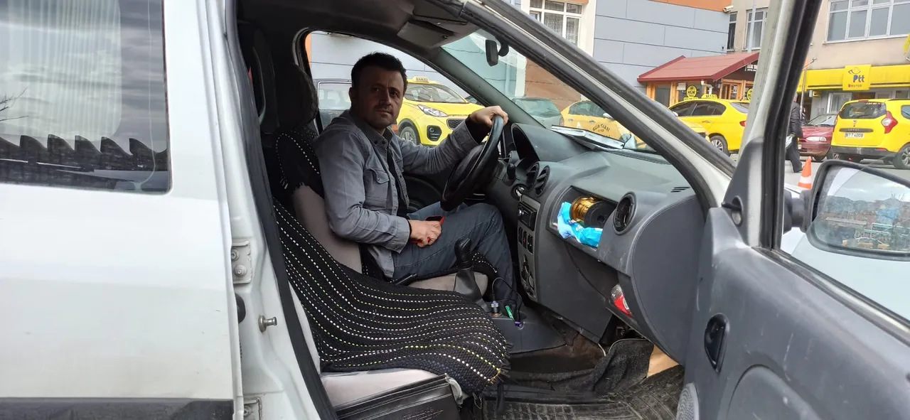 2012 model aracını satışa çıkardı! Para değil, altın istiyor