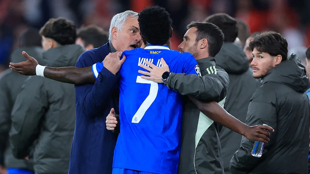 Benfica - Real Madrid maçında olay: Vinicius Jr sahayı terk etti, oyun 10 dakika durakladı