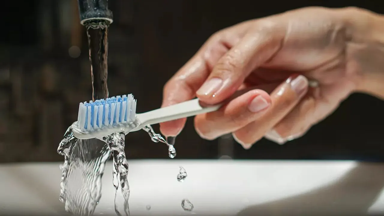 Diş fırçalamak, banyo yapmak orucu bozar mı? Orucu bozan durumlar