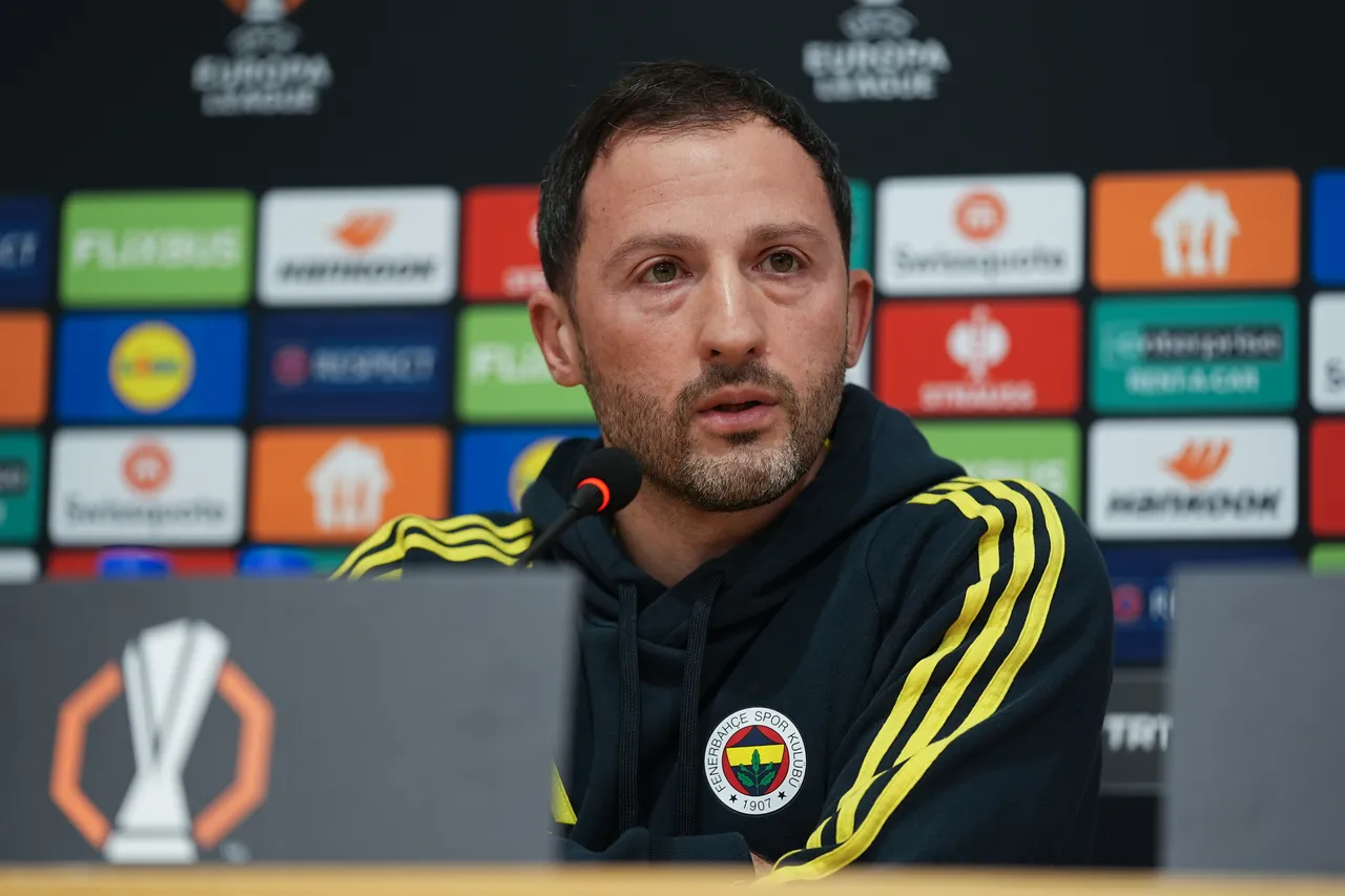 Fenerbahçe yönetiminin, Domenico Tedesco ile sezon sonunda sözleşme uzatma planları yaptığı iddia ediliyor.