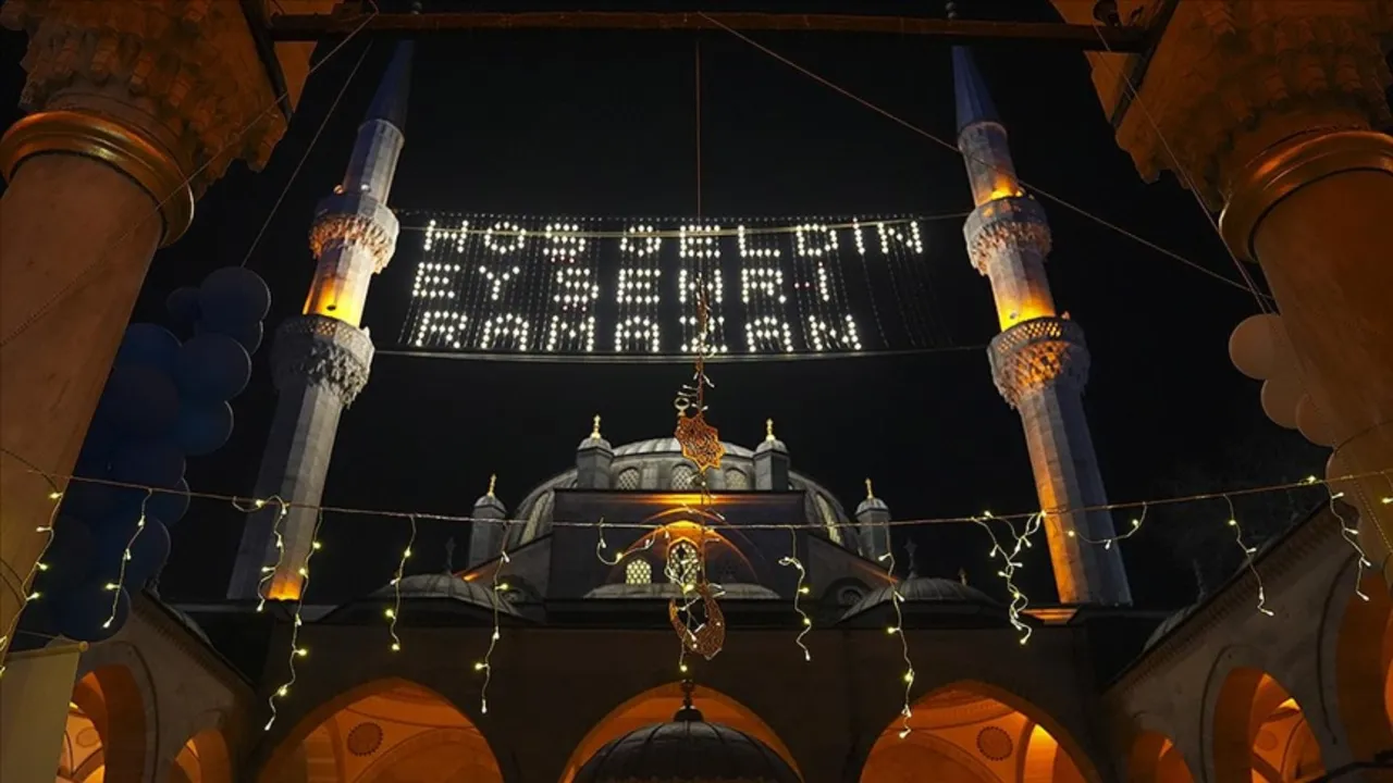 Hoş Geldin Ya Şehr-i Ramazan! 2026’nın en çok paylaşılan Ramazan tebrik mesajları