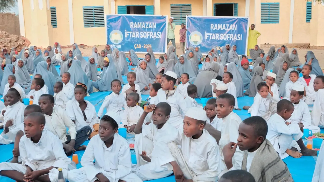 İhlas Vakfı iftar sofralarını Afrika ve Asya’da kuruyor