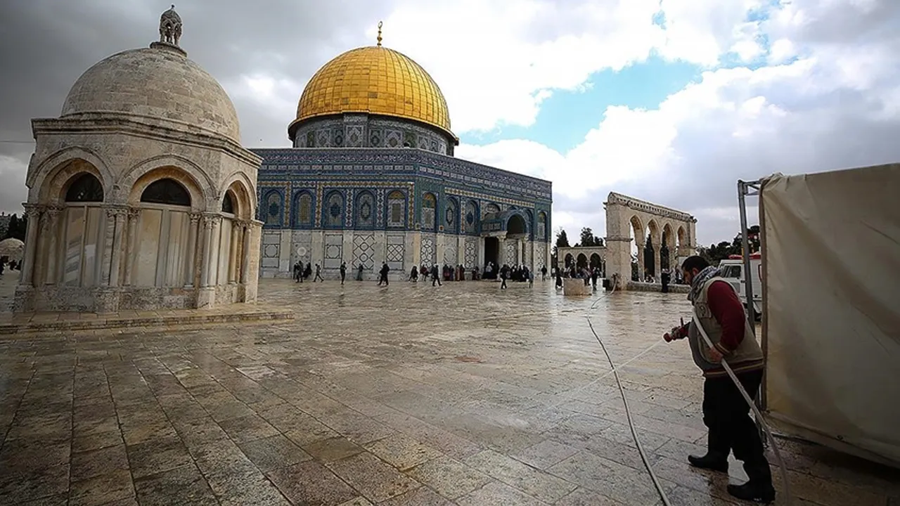 İlk iftarda müdahale! Mescid-i Aksa'da yiyeceklere el konuldu