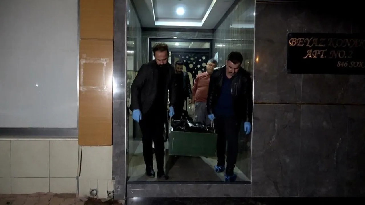 İnternetten tanıştığı genci 20 yerinden bıçaklayıp öldürdü!