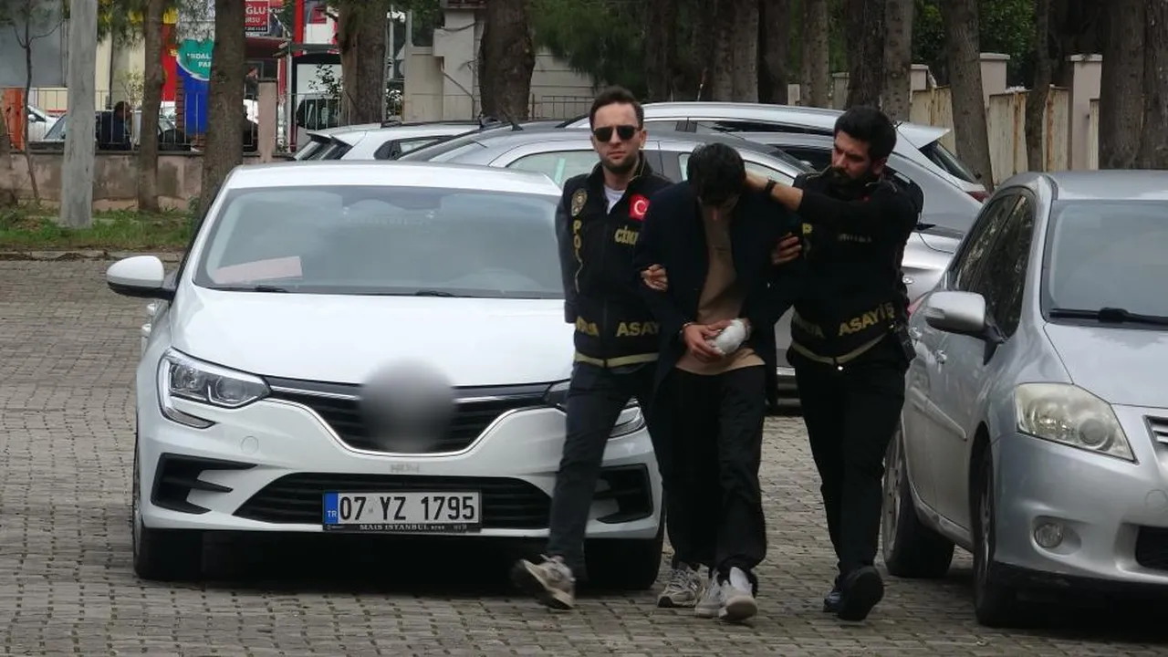 İnternetten tanıştığı genci 20 yerinden bıçaklayıp öldürdü!