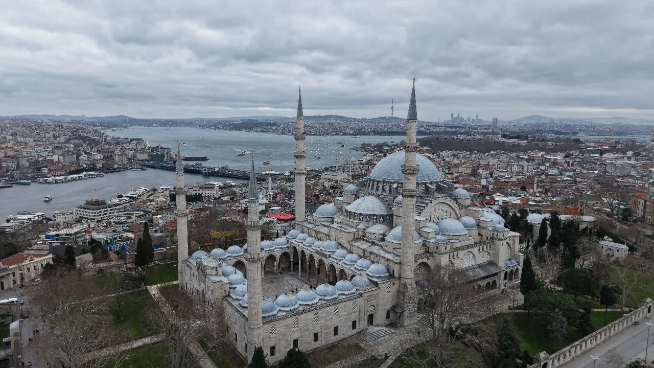 İstanbul'da coşkulu ramazan! 144 camide hatimle teravih namazı kılınacak