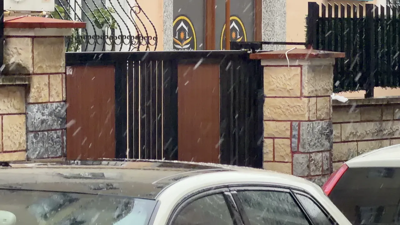 İstanbul'da kar yağışı başladı! AKOM uyardı: Sıcaklık 3 dereceye düşecek