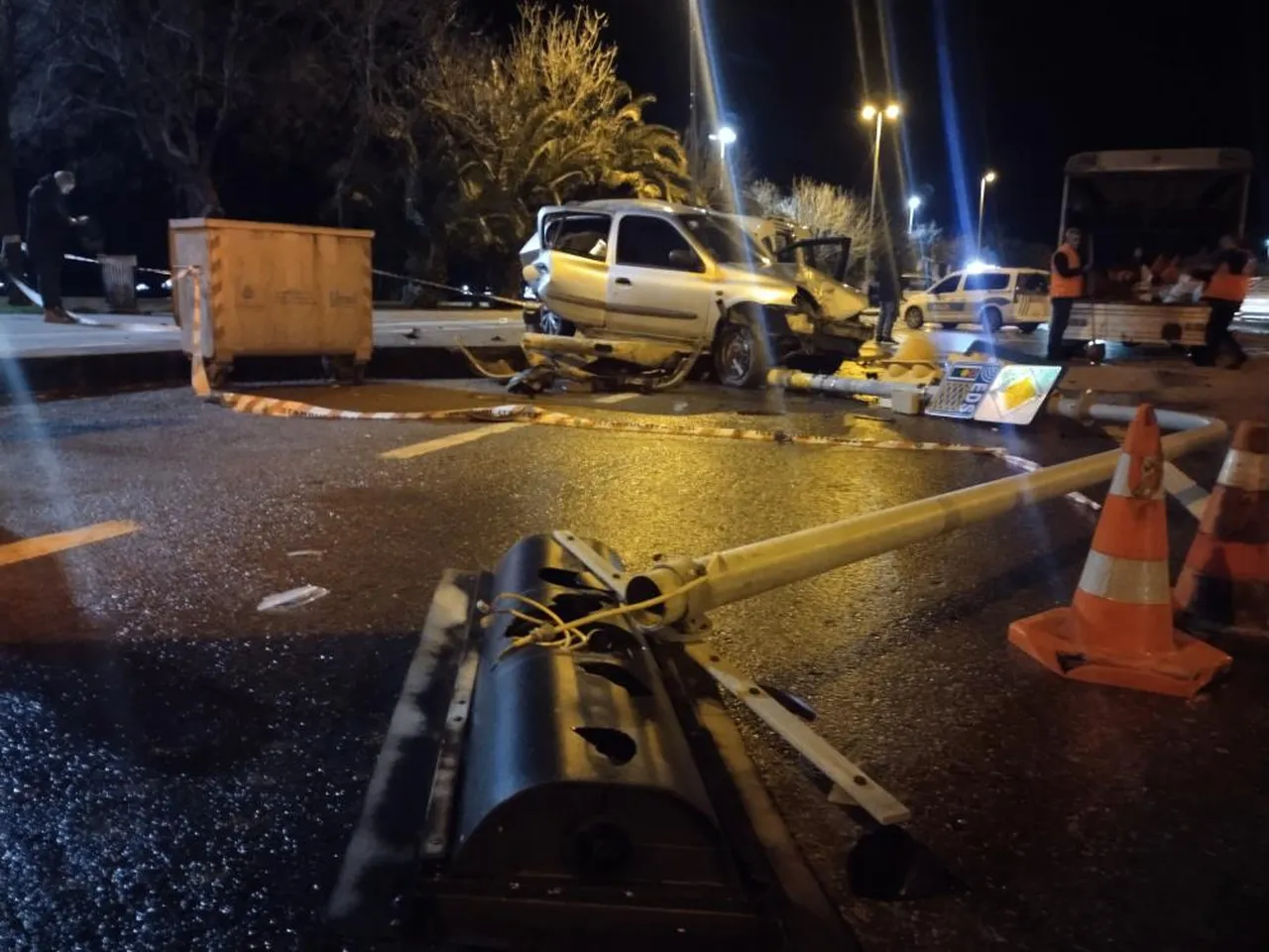 İstanbul'da kaza! Aşırı hız yaptı 4 araca çarptı, yaralılar var