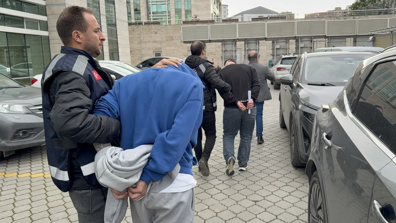 Maskeli silahlı saldırıda ‘Pes’ dedirten savunma! 2 şüpheli tutuklandı