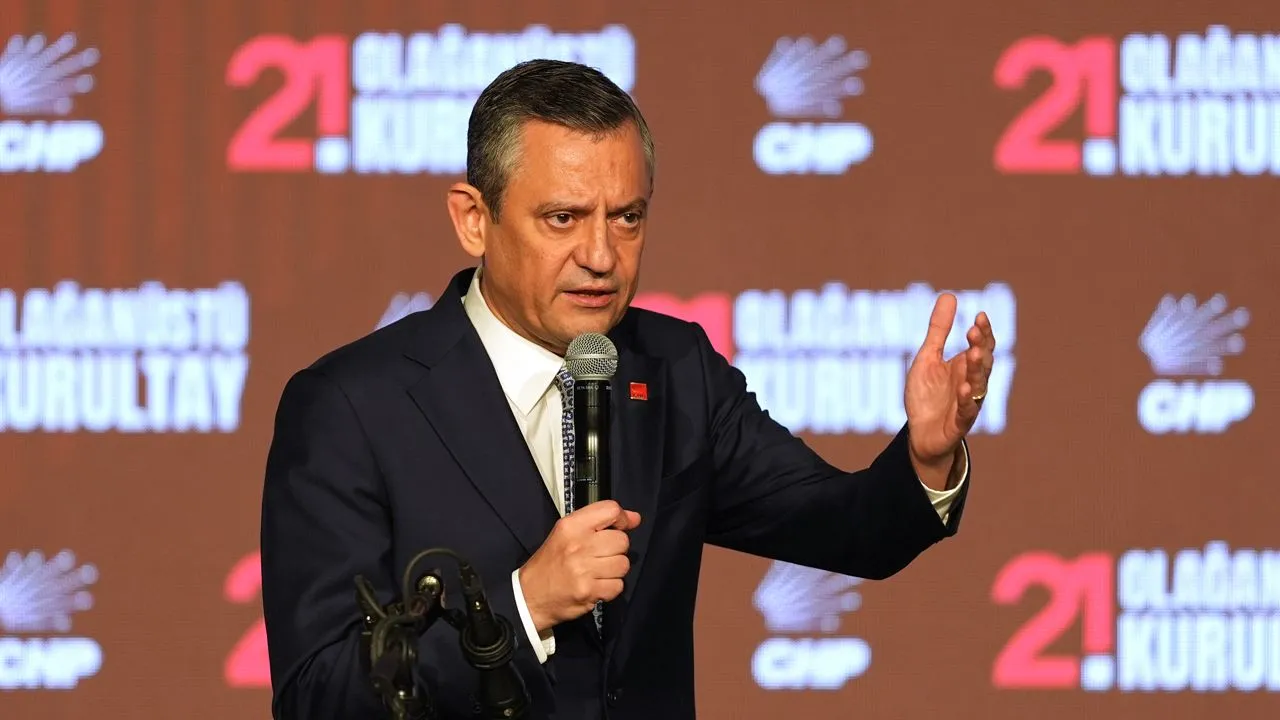 Özel, partideki erime için çözüm arayışında! Başkanların istifasına karşı protokol önerisi