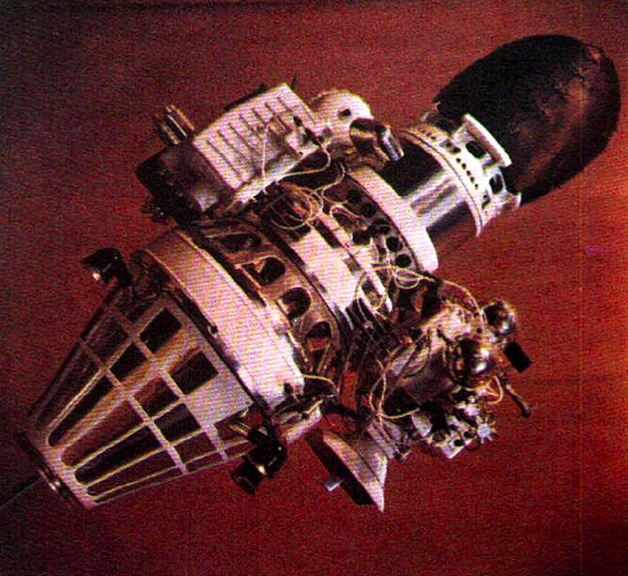 Luna 9 iniş kapsülüne monte edilen hava yastıkları, darbeyi hafifletmeye yardımcı oldu