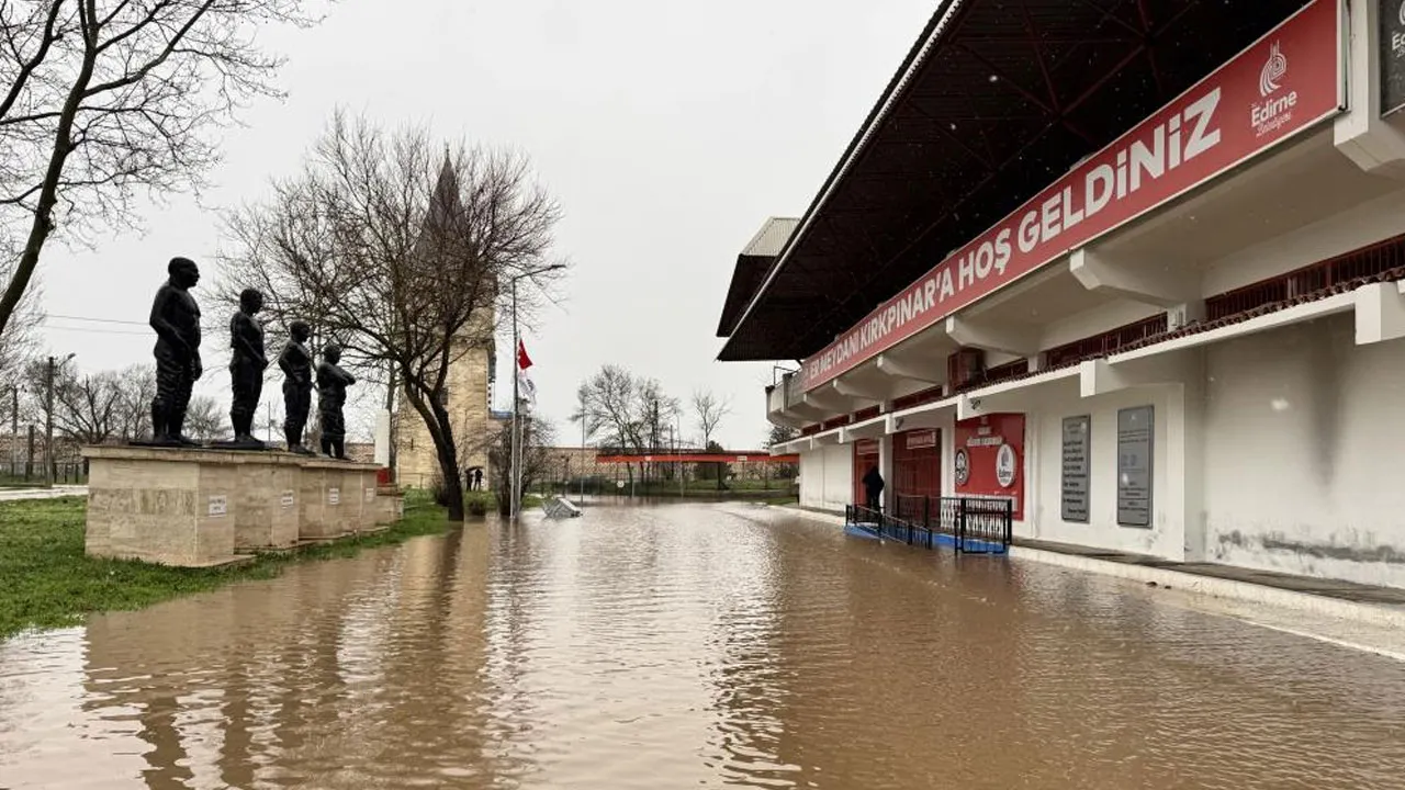 Tunca Nehri taştı, Er Meydanı sular altında kaldı