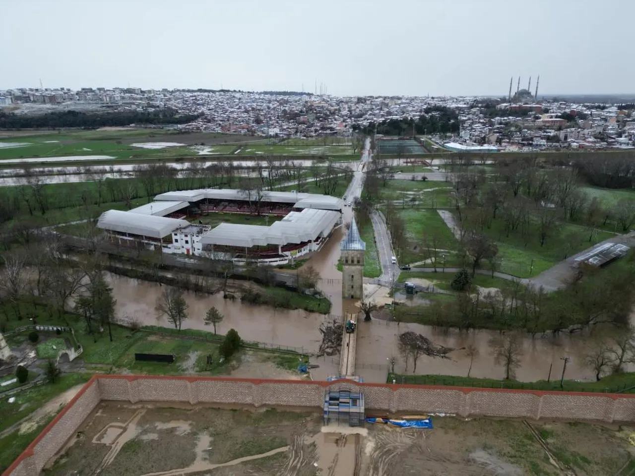 Tunca Nehri taştı, Er Meydanı sular altında kaldı