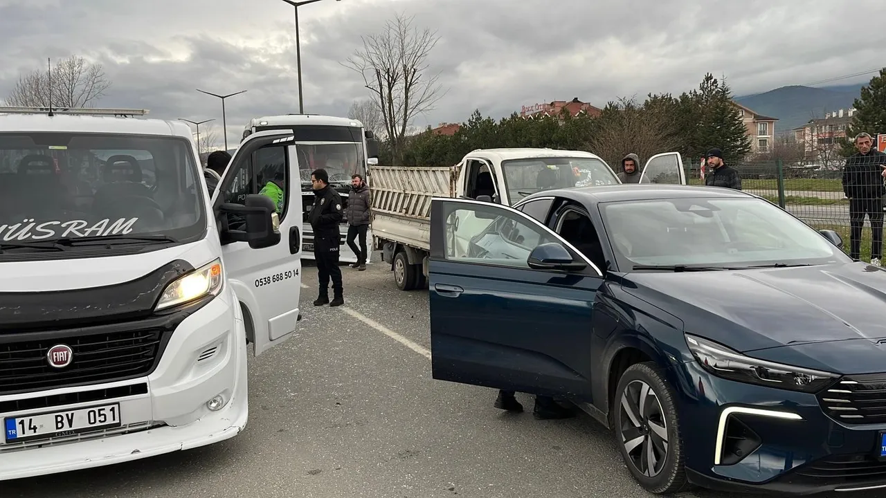 Zincirleme kaza sonrası tansiyon yükseldi! 7 kişi yaralandı