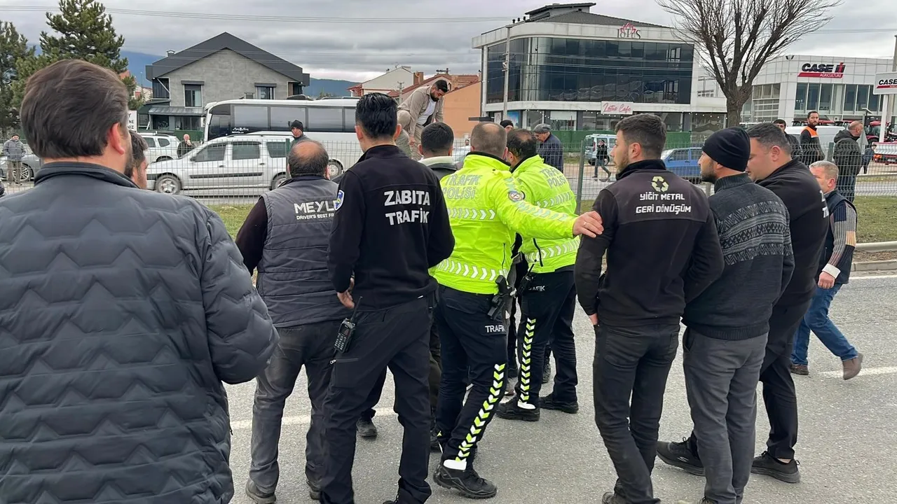 Zincirleme kaza sonrası tansiyon yükseldi! 7 kişi yaralandı