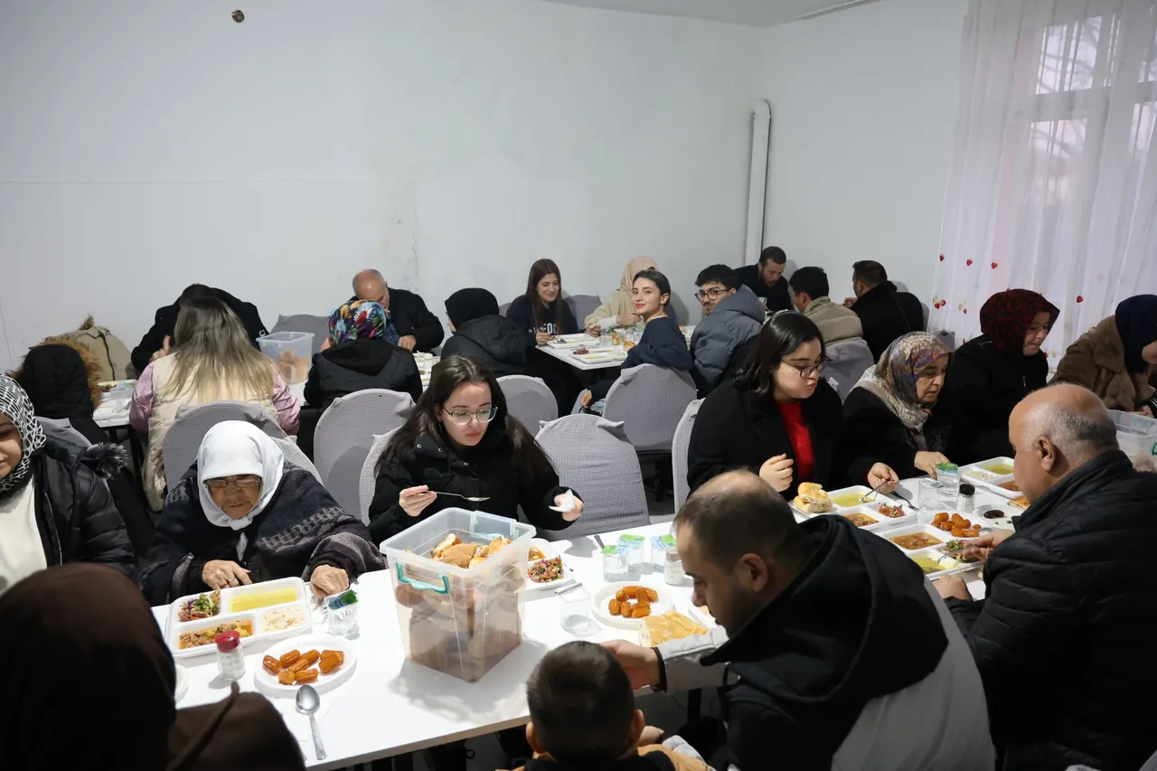 Bu köyde iftarda evlerde yemek pişirmek yasak! 5 yıldır sürüyor