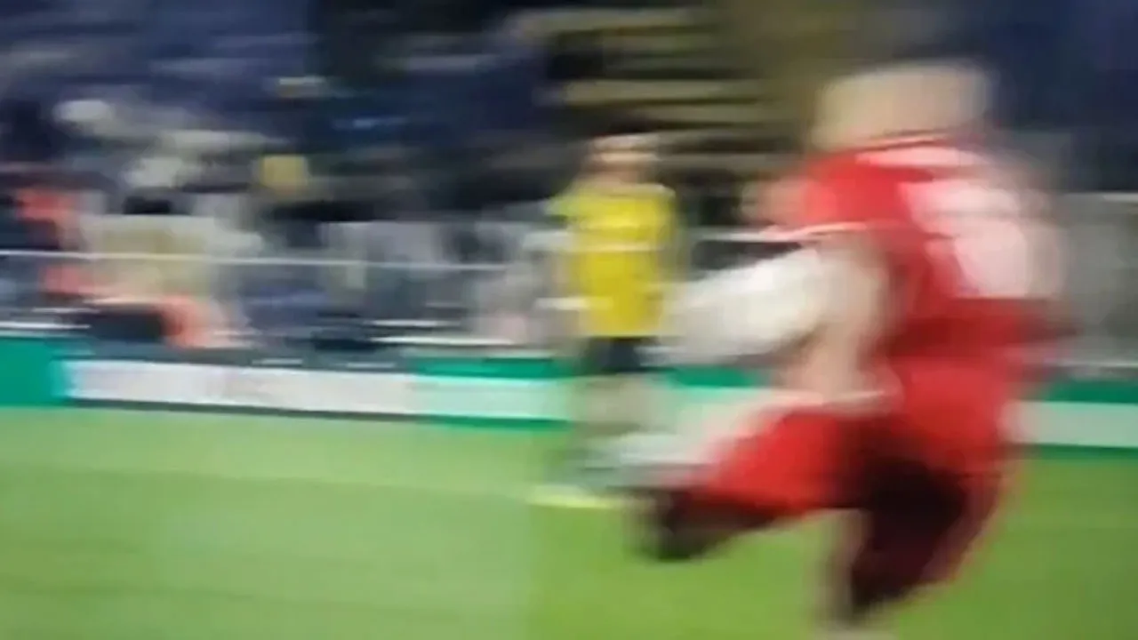 Fenerbahçe penaltı isyanı: Kadıköy'de tartışmalı pozisyon