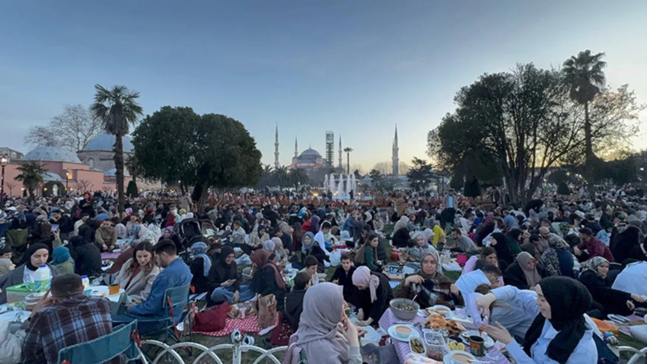 İlk iftar saat kaçta yapılacak, iftara ne kadar kaldı? 2026 imsakiyesi ile il il iftar vakitleri