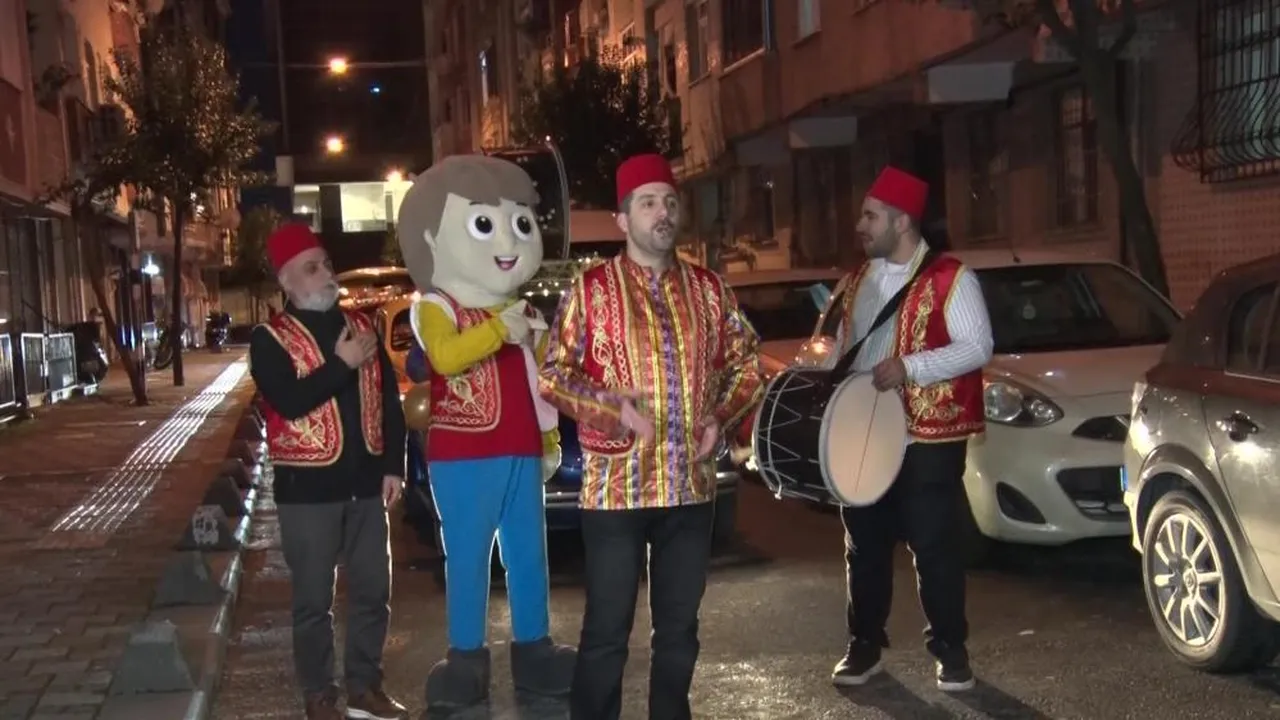İstanbul'da Ramazan coşkulu başladı! Davulcular sahura Vosvos'larla çıktı