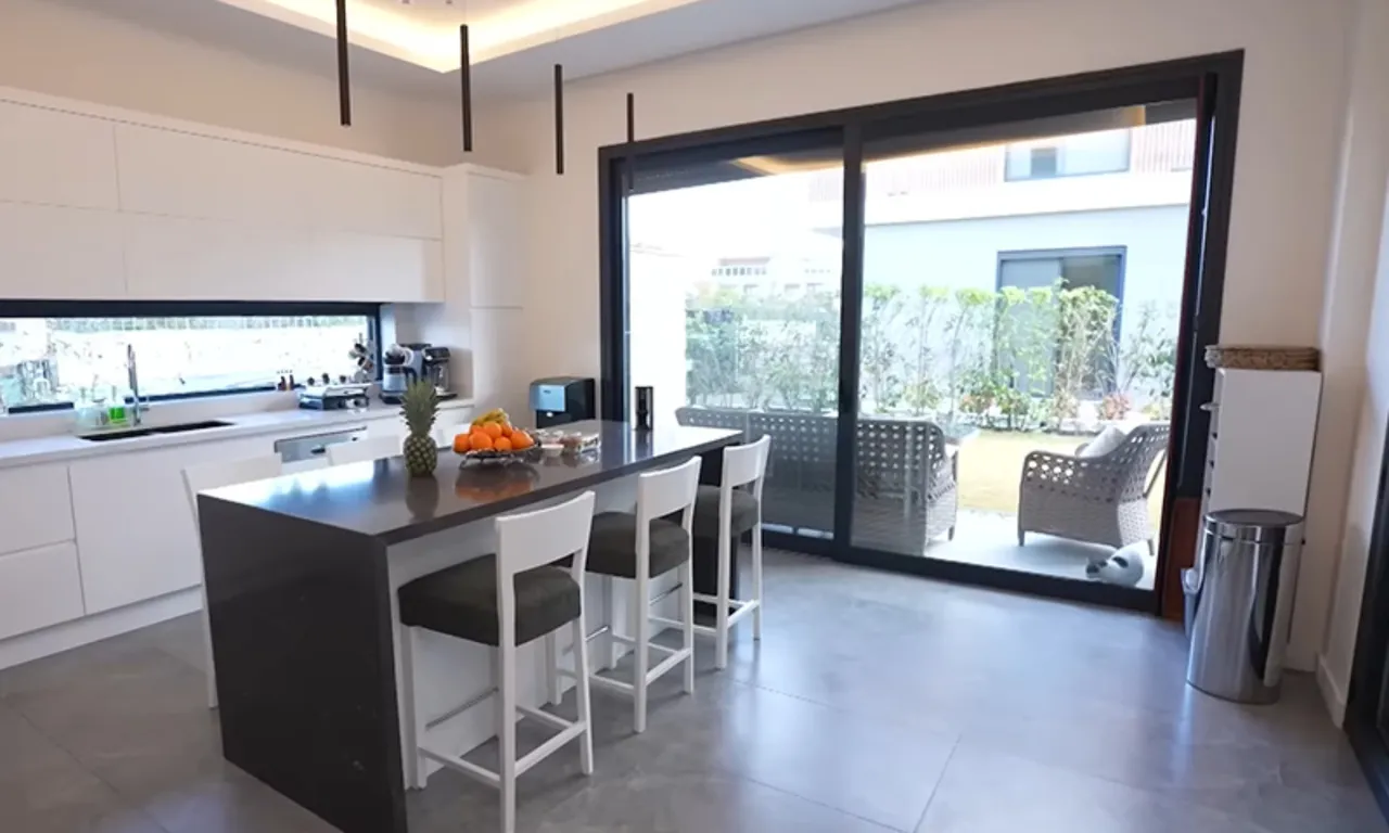 İzzet Yıldızhan evinin kapılarını açtı! 9 çocuğuyla burada yaşıyor