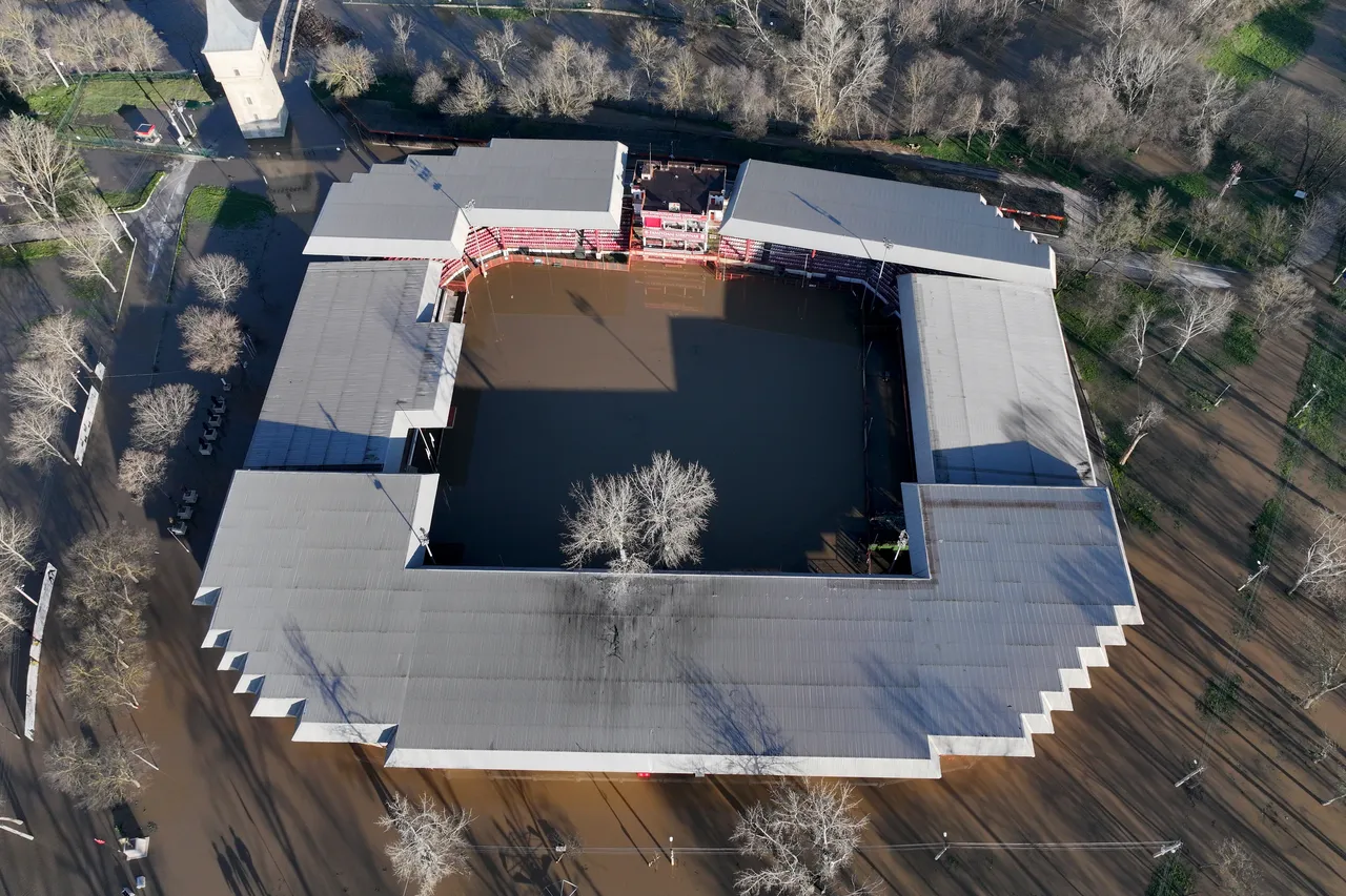 Kırkpınar Yağlı Güreşleri'nin yapıldığı er meydanı da su altında kaldı.