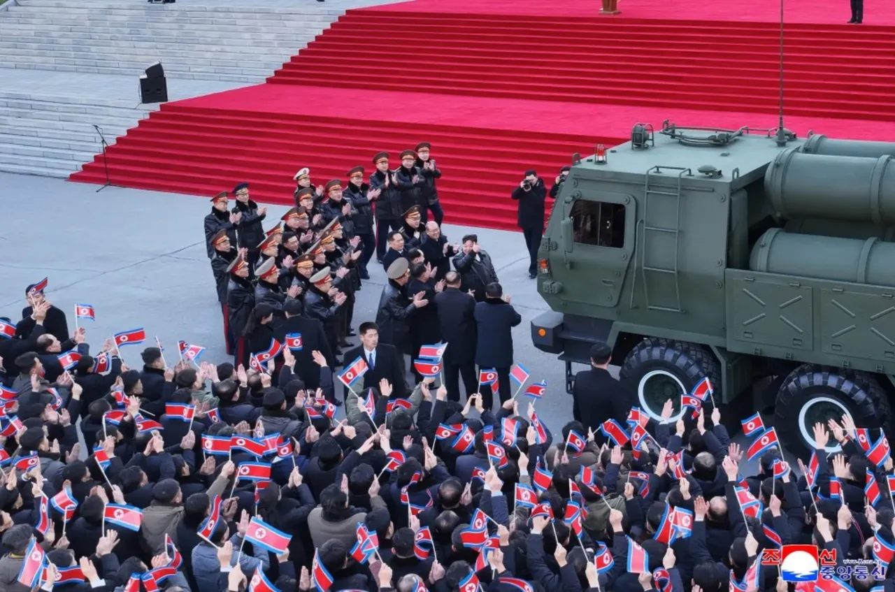 Kuzey Kore lideri Kim roketatarın direksiyonuna geçti! 'Başka ülkede yok' diyerek gözdağı verdi
