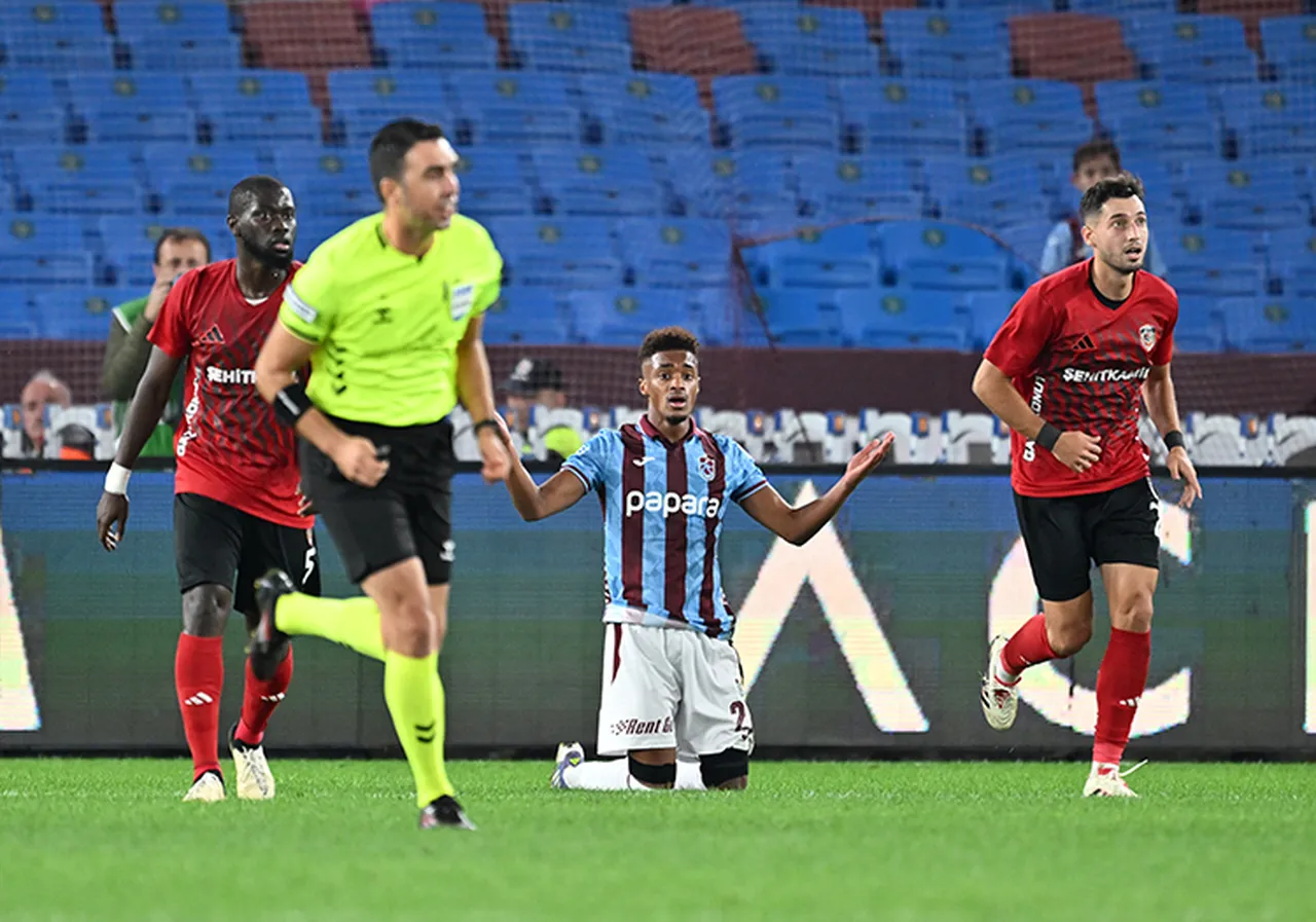 Süper Lig'in 6'ncı haftasında Trabzonspor ile Gaziantep FK 1-1 berabere kaldı.