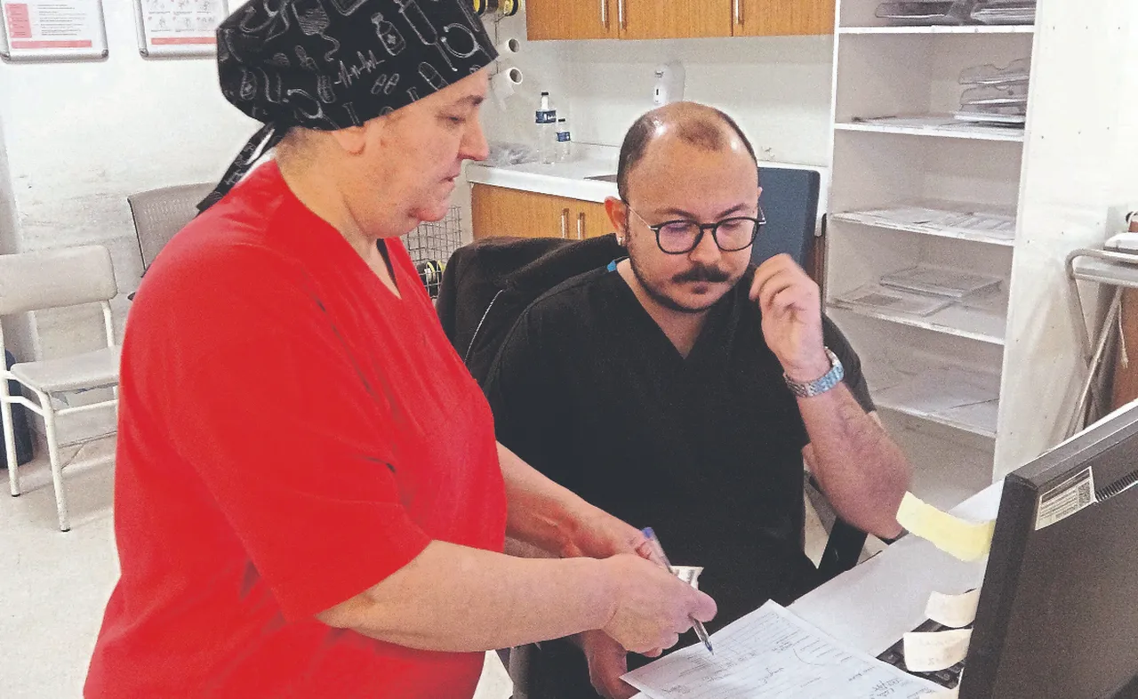 Ana ve oğul birlikte hayat kurtarıyor! Annenin 40 yıllık hayali gerçek oldu